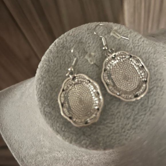 ✨Earrings✨ - Picture 2 of 2